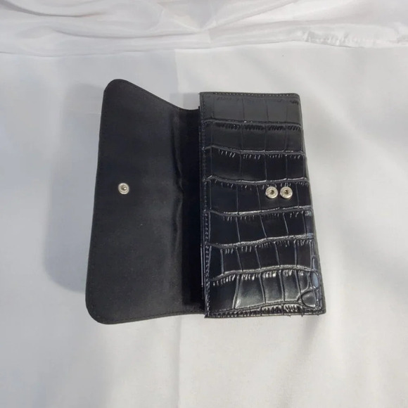 Fiore Black Croc Embossed Wallet With Silver Toned Faux Lock Embellishment NWT - Picture 8 of 9